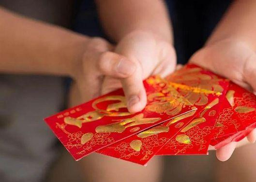 关怀员工父母，为员工父母设置关怀金制度